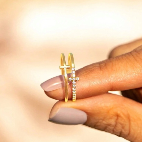 Elegant Gold Cross Ring - Picture 2 of 3